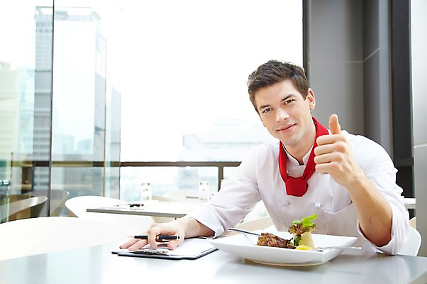 포토 JPG 주간 서양인 외국인 백인 해외기획촬영 직업 그릇 접시 2012년태국 남자 음식 포크 의자 창문 탁자 호텔 실내 실험 요리 한명 미소 웃음 들기 사람 앉기 손짓 상반신 20대 성인 앞모습 펜 식당 레스토랑 주방장 요리사 기록 최고 나이프 먹기 문서 남자만 남자한명만 성인남자만 청년만 청년남자만 청년남자한명만 성인한명만 성인남자한명만 성인만 국내포토 자연요소 1 식기 뷰포인트 가구 모션 숙소 표정 인종 청년 내부 필기구 상점 칼 파일형식