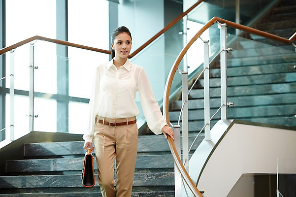 포토 JPG 주간 서양인 외국인 백인 해외기획촬영 직업 우먼라이프 라이프스타일 응시 2012년태국 여자 가방 비즈니스 난간 호텔 실내 한명 서기 미소 웃음 들기 사람 정장 20대 성인 앞모습 비즈니스라이프 계단 직장인 비즈니스우먼 복도 여자만 여자한명만 성인여자만 청년만 청년여자만 성인한명만 청년여자한명만 성인여자한명만 성인만 국내포토 자연요소 1 시선 잡화 옷 뷰포인트 모션 숙소 표정 인종 청년 내부 생활 파일형식