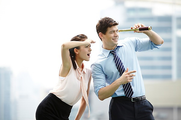 포토 JPG 주간 서양인 외국인 백인 해외기획촬영 직업 라이프스타일 응시 2012년태국 여자 남자 포즈 비즈니스 모션 서기 미소 웃음 들기 사람 정장 빌딩 상반신 20대 성인 야외 두명 건물 아웃포커스 비즈니스라이프 망원경 관찰 도시 직장인 비즈니스맨 비즈니스우먼 동료 관측 청년만 성인만 국내포토 자연요소 건축물 시선 옷 관계 촬영기법 표정 인종 청년 생활 파일형식