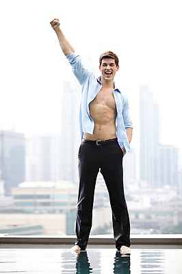 포토 JPG 주간 전신 서양인 외국인 백인 해외기획촬영 직업 라이프스타일 2012년태국 남자 맨라이프 포즈 비즈니스 모션 맨발 휴식 야외수영장 수영장 한명 서기 미소 웃음 사람 정장 빌딩 20대 성인 야외 건물 앞모습 아웃포커스 비즈니스라이프 손들기 풀장 주먹 자유 도시 직장인 비즈니스맨 옥상 남자만 남자한명만 성인남자만 청년만 청년남자만 청년남자한명만 성인한명만 성인남자한명만 성인만 국내포토 자연요소 1 건축물 옷 뷰포인트 컨셉 발 촬영기법 표정 인종 청년 생활 파일형식