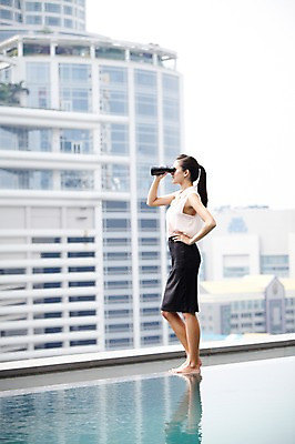 포토 JPG 주간 전신 서양인 외국인 백인 해외기획촬영 직업 우먼라이프 라이프스타일 응시 2012년태국 여자 허리손 비즈니스 맨발 야외수영장 수영장 한명 서기 들기 사람 정장 빌딩 20대 성인 야외 건물 옆모습 비즈니스라이프 풀장 쌍안경 망원경 관찰 도시 직장인 비즈니스우먼 옥상 관측 여자만 여자한명만 성인여자만 청년만 청년여자만 성인한명만 청년여자한명만 성인여자한명만 성인만 국내포토 자연요소 1 건축물 시선 옷 뷰포인트 포즈 모션 발 인종 청년 생활 파일형식