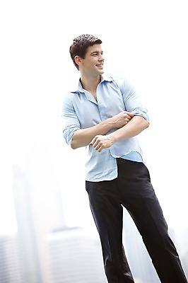 포토 JPG 주간 서양인 외국인 백인 해외기획촬영 직업 라이프스타일 응시 2012년태국 남자 맨라이프 비즈니스 한명 서기 미소 웃음 사람 정장 빌딩 20대 성인 야외 건물 앞모습 아웃포커스 비즈니스라이프 도시 직장인 비즈니스맨 남자만 남자한명만 성인남자만 청년만 청년남자만 청년남자한명만 성인한명만 성인남자한명만 성인만 국내포토 자연요소 1 건축물 시선 옷 뷰포인트 모션 촬영기법 표정 인종 청년 생활 파일형식