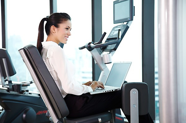 포토 JPG 주간 서양인 외국인 백인 해외기획촬영 직업 우먼라이프 라이프스타일 응시 2012년태국 여자 비즈니스 창문 실내 한명 미소 웃음 사람 앉기 정장 20대 성인 옆모습 비즈니스라이프 노트북 컴퓨터 운동 운동기구 헬스 헬스장 웹서핑 타이핑 직장인 비즈니스우먼 이너타이 이너타이머신 의료성형뷰티 여자만 여자한명만 성인여자만 청년만 청년여자만 성인한명만 청년여자한명만 성인여자한명만 성인만 국내포토 자연요소 1 시선 옷 뷰포인트 모션 표정 건강 인종 청년 내부 생활 전자제품 파일형식