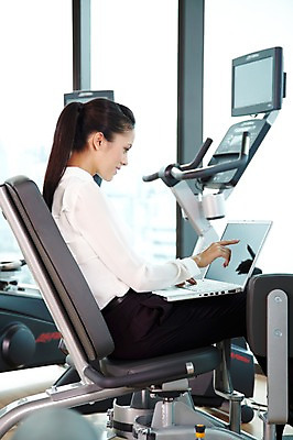 포토 JPG 주간 서양인 외국인 백인 해외기획촬영 직업 우먼라이프 라이프스타일 응시 2012년태국 여자 비즈니스 창문 실내 한명 미소 웃음 사람 앉기 정장 손짓 20대 성인 옆모습 비즈니스라이프 노트북 컴퓨터 운동 운동기구 헬스 헬스장 웹서핑 타이핑 직장인 비즈니스우먼 이너타이 이너타이머신 의료성형뷰티 여자만 여자한명만 성인여자만 청년만 청년여자만 성인한명만 청년여자한명만 성인여자한명만 성인만 국내포토 자연요소 1 시선 옷 뷰포인트 모션 표정 건강 인종 청년 내부 생활 전자제품 파일형식