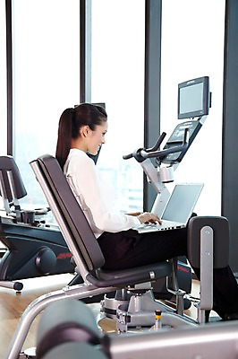 포토 JPG 주간 서양인 외국인 백인 해외기획촬영 직업 우먼라이프 라이프스타일 응시 2012년태국 여자 비즈니스 창문 실내 한명 미소 웃음 사람 앉기 정장 20대 성인 옆모습 비즈니스라이프 노트북 컴퓨터 운동 운동기구 헬스 헬스장 웹서핑 타이핑 직장인 비즈니스우먼 이너타이 이너타이머신 의료성형뷰티 여자만 여자한명만 성인여자만 청년만 청년여자만 성인한명만 청년여자한명만 성인여자한명만 성인만 국내포토 자연요소 1 시선 옷 뷰포인트 모션 표정 건강 인종 청년 내부 생활 전자제품 파일형식