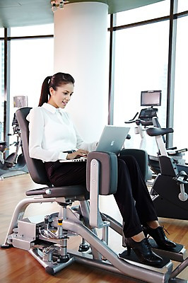 포토 JPG 주간 전신 서양인 외국인 백인 해외기획촬영 직업 우먼라이프 라이프스타일 응시 2012년태국 여자 비즈니스 창문 실내 한명 미소 웃음 사람 앉기 정장 20대 성인 옆모습 비즈니스라이프 노트북 컴퓨터 운동 운동기구 헬스 헬스장 웹서핑 타이핑 직장인 비즈니스우먼 이너타이 이너타이머신 의료성형뷰티 여자만 여자한명만 성인여자만 청년만 청년여자만 성인한명만 청년여자한명만 성인여자한명만 성인만 국내포토 자연요소 1 시선 옷 뷰포인트 모션 표정 건강 인종 청년 내부 생활 전자제품 파일형식