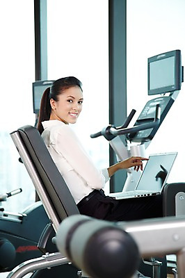 포토 JPG 주간 서양인 외국인 백인 해외기획촬영 직업 우먼라이프 라이프스타일 2012년태국 여자 비즈니스 창문 실내 한명 미소 웃음 사람 앉기 정장 20대 성인 옆모습 비즈니스라이프 노트북 컴퓨터 운동 운동기구 헬스 헬스장 웹서핑 직장인 비즈니스우먼 이너타이 이너타이머신 의료성형뷰티 여자만 여자한명만 성인여자만 청년만 청년여자만 성인한명만 청년여자한명만 성인여자한명만 성인만 국내포토 자연요소 1 옷 뷰포인트 모션 표정 건강 인종 청년 내부 생활 전자제품 파일형식