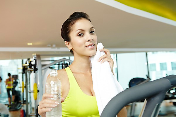 포토 JPG 주간 서양인 외국인 백인 해외기획촬영 우먼라이프 라이프스타일 2012년태국 여자 몸매관리 실내 건강 한명 서기 미소 웃음 들기 사람 상반신 20대 성인 취미 앞모습 아웃포커스 물 운동복 수건 운동 건강관리 운동기구 헬스 헬스장 기구 도구 탱크톱 갈증 물병 생수 스탭퍼 스텝퍼 의료성형뷰티 여자만 여자한명만 성인여자만 청년만 청년여자만 성인한명만 청년여자한명만 성인여자한명만 성인만 국내포토 자연요소 1 옷 뷰포인트 상의 다이어트 모션 촬영기법 표정 관리 인종 청년 내부 생활 위생용품 물통 파일형식