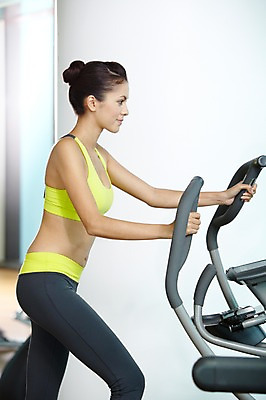 포토 JPG 주간 서양인 외국인 백인 해외기획촬영 우먼라이프 라이프스타일 2012년태국 여자 몸매관리 실내 건강 한명 서기 미소 웃음 사람 20대 성인 취미 옆모습 운동복 운동 걷기 건강관리 운동기구 헬스 헬스장 기구 도구 탱크톱 스탭퍼 스텝퍼 의료성형뷰티 여자만 여자한명만 성인여자만 청년만 청년여자만 성인한명만 청년여자한명만 성인여자한명만 성인만 국내포토 자연요소 1 옷 뷰포인트 상의 다이어트 모션 표정 관리 인종 청년 내부 생활 파일형식