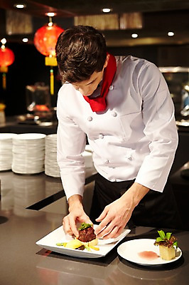 포토 JPG 서양인 외국인 백인 해외기획촬영 직업 그릇 접시 2012년태국 남자 음식 식탁 호텔 실내 요리 한명 서기 사람 20대 성인 앞모습 아웃포커스 주방 식당 레스토랑 주방장 요리사 남자만 남자한명만 성인남자만 청년만 청년남자만 청년남자한명만 성인한명만 성인남자한명만 성인만 국내포토 1 식기 뷰포인트 모션 탁자 숙소 촬영기법 인종 청년 내부 상점 파일형식