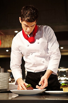 포토 JPG 서양인 외국인 백인 해외기획촬영 직업 그릇 접시 2012년태국 남자 음식 식탁 호텔 실내 요리 한명 서기 사람 20대 성인 앞모습 아웃포커스 주방 식당 레스토랑 주방장 요리사 남자만 남자한명만 성인남자만 청년만 청년남자만 청년남자한명만 성인한명만 성인남자한명만 성인만 국내포토 1 식기 뷰포인트 모션 탁자 숙소 촬영기법 인종 청년 내부 상점 파일형식