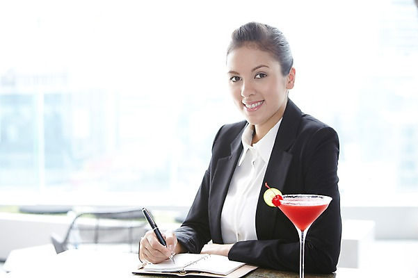 포토 JPG 주간 서양인 외국인 나무 식물 백인 해외기획촬영 직업 우먼라이프 라이프스타일 2012년태국 여자 음료 비즈니스 휴식 잔 주류 한명 미소 웃음 들기 사람 앉기 정장 상반신 20대 성인 야외 앞모습 아웃포커스 컵 비즈니스라이프 펜 다이어리 기록 칵테일 바 직장인 비즈니스우먼 선술집 칵테일바 여자만 여자한명만 성인여자만 청년만 청년여자만 성인한명만 청년여자한명만 성인여자한명만 성인만 혼족 국내포토 자연요소 1 식기 옷 뷰포인트 컨셉 모션 촬영기법 표정 인종 청년 생활 필기구 사무용품 술집 싱글라이프 파일형식