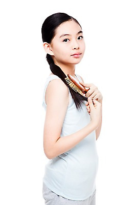 포토 JPG 스튜디오촬영 학생 라이프스타일 여학생 여자 중학생 청소년 실내 한명 들기 누끼 사람 동양인 상반신 옆모습 10대 민소매 뷰티 십대라이프스타일 한국인 붓 머리빗 순수 여중생 청순 여자만 여자한명만 십대만 십대여자만 십대여자한명만 국내포토 1 뷰포인트 컨셉 상의 모션 인종 내부 생활 미용용품 파일형식