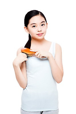 포토 JPG 스튜디오촬영 학생 라이프스타일 여학생 여자 중학생 청소년 실내 한명 들기 누끼 사람 동양인 상반신 앞모습 10대 민소매 뷰티 십대라이프스타일 한국인 붓 머리빗 순수 여중생 청순 여자만 여자한명만 십대만 십대여자만 십대여자한명만 국내포토 1 뷰포인트 컨셉 상의 모션 인종 내부 생활 미용용품 파일형식