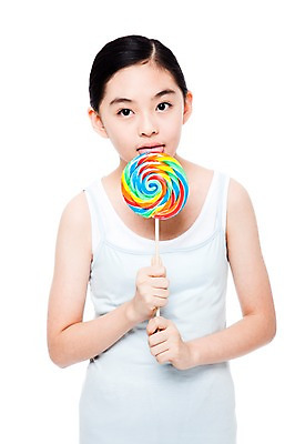 포토 JPG 스튜디오촬영 학생 라이프스타일 여학생 여자 중학생 청소년 실내 막대사탕 사탕 한명 들기 누끼 사람 동양인 상반신 앞모습 10대 민소매 뷰티 십대라이프스타일 한국인 먹기 순수 여중생 군것질 청순 여자만 여자한명만 십대만 십대여자만 십대여자한명만 국내포토 1 뷰포인트 컨셉 상의 모션 디저트 인종 내부 생활 파일형식