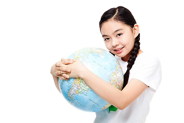 포토 JPG 스튜디오촬영 학생 라이프스타일 여학생 여자 지구 캠페인 중학생 청소년 자연 양갈래머리 땋은머리 실내 한명 미소 웃음 들기 누끼 사람 동양인 상반신 옆모습 10대 캐주얼 지구본 자연보호 환경 십대라이프스타일 그린캠페인 재활용 한국인 반팔티셔츠 보호 여중생 친환경 여자만 여자한명만 십대만 십대여자만 십대여자한명만 국내포토 1 헤어스타일 옷 뷰포인트 컨셉 티셔츠 모션 표정 인종 내부 생활 생태계 파일형식