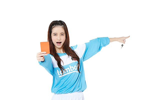 포토 JPG 스튜디오촬영 외국인 해외기획촬영 학생 라이프스타일 긴머리 2012년태국 여학생 여자 스포츠 유니폼 모션 청소년 여고생 고등학생 실내 한명 들기 누끼 사람 동양인 손짓 상반신 앞모습 10대 운동복 운동 십대라이프스타일 미식축구 축구 가리킴 심판 지시 호루라기 열정 축구복 판결 퇴장 레드카드 여자만 여자한명만 십대만 십대여자만 십대여자한명만 국내포토 1 헤어스타일 옷 감정 뷰포인트 건강 경고 인종 내부 생활 구기 카드_놀이용품 파일형식