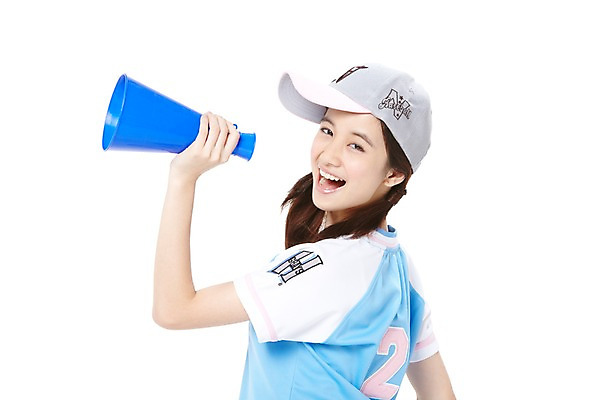 포토 JPG 스튜디오촬영 외국인 해외기획촬영 모자 학생 라이프스타일 긴머리 2012년태국 여학생 여자 스포츠 유니폼 응원 청소년 양갈래머리 여고생 고등학생 실내 한명 미소 웃음 들기 누끼 사람 동양인 상반신 옆모습 10대 캐주얼 운동복 운동 십대라이프스타일 확성기 야구 응원용품 치어리더 열정 야구모자 응원나팔 야구복 여자만 여자한명만 십대만 십대여자만 십대여자한명만 국내포토 모자_잡화 1 헤어스타일 잡화 옷 감정 뷰포인트 모션 표정 건강 인종 내부 생활 구기 야구용품 오브젝트 파일형식