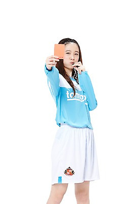 포토 JPG 스튜디오촬영 외국인 해외기획촬영 학생 라이프스타일 긴머리 2012년태국 여학생 여자 스포츠 유니폼 청소년 여고생 고등학생 실내 한명 서기 들기 누끼 사람 동양인 앞모습 10대 운동복 운동 십대라이프스타일 미식축구 축구 심판 불기 호루라기 열정 축구복 판결 퇴장 레드카드 여자만 여자한명만 십대만 십대여자만 십대여자한명만 국내포토 1 헤어스타일 옷 감정 뷰포인트 모션 건강 경고 인종 내부 생활 구기 카드_놀이용품 파일형식