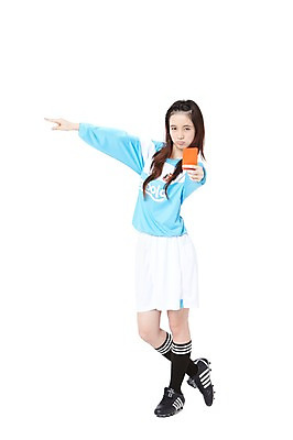 포토 JPG 스튜디오촬영 전신 외국인 해외기획촬영 학생 라이프스타일 긴머리 2012년태국 여학생 여자 스포츠 운동화 유니폼 모션 청소년 여고생 고등학생 실내 한명 서기 들기 누끼 사람 동양인 손짓 앞모습 10대 운동복 운동 십대라이프스타일 미식축구 축구 가리킴 심판 지시 니삭스 열정 축구복 축구화 판결 퇴장 레드카드 여자만 여자한명만 십대만 십대여자만 십대여자한명만 국내포토 1 헤어스타일 옷 감정 뷰포인트 신발 축구용품 양말 건강 경고 인종 내부 생활 구기 카드_놀이용품 파일형식
