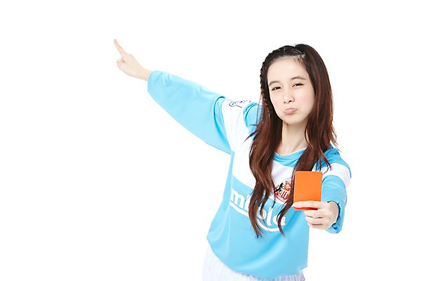 포토 JPG 스튜디오촬영 외국인 해외기획촬영 학생 라이프스타일 긴머리 2012년태국 여학생 여자 스포츠 유니폼 모션 청소년 여고생 고등학생 실내 한명 들기 누끼 사람 동양인 손짓 상반신 앞모습 10대 운동복 운동 십대라이프스타일 미식축구 축구 가리킴 심판 지시 열정 축구복 판결 퇴장 레드카드 여자만 여자한명만 십대만 십대여자만 십대여자한명만 국내포토 1 헤어스타일 옷 감정 뷰포인트 건강 경고 인종 내부 생활 구기 카드_놀이용품 파일형식