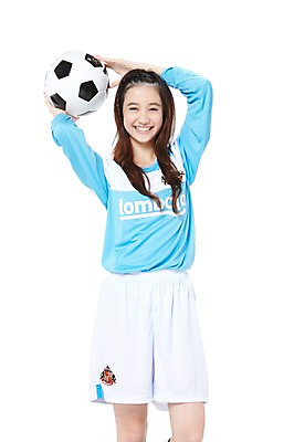 포토 JPG 스튜디오촬영 외국인 해외기획촬영 학생 라이프스타일 긴머리 2012년태국 여학생 여자 스포츠 유니폼 축구공 공 청소년 여고생 고등학생 실내 한명 서기 미소 웃음 들기 누끼 사람 동양인 앞모습 10대 운동복 운동 십대라이프스타일 미식축구 축구 열정 축구복 여자만 여자한명만 십대만 십대여자만 십대여자한명만 국내포토 1 헤어스타일 옷 감정 뷰포인트 축구용품 모션 표정 건강 인종 내부 생활 구기 파일형식