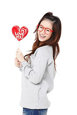 포토 JPG 스튜디오촬영 외국인 해외기획촬영 학생 라이프스타일 긴머리 2012년태국 여학생 여자 안경 포즈 청소년 여고생 고등학생 실내 막대사탕 사탕 한명 미소 웃음 들기 누끼 사람 동양인 상반신 옆모습 10대 캐주얼 귀여움 십대라이프스타일 하트 여자만 여자한명만 십대만 십대여자만 십대여자한명만 안경낌 국내포토 모양 1 헤어스타일 잡화 옷 뷰포인트 컨셉 모션 디저트 표정 인종 내부 생활 파일형식