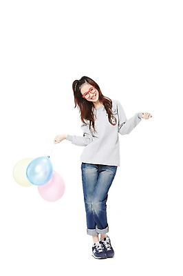 포토 JPG 스튜디오촬영 전신 외국인 해외기획촬영 학생 라이프스타일 긴머리 2012년태국 여학생 여자 안경 운동화 청소년 놀이 여고생 고등학생 실내 한명 서기 미소 웃음 들기 누끼 사람 동양인 앞모습 10대 캐주얼 십대라이프스타일 청바지 풍선 풍선놀이 여자만 여자한명만 십대만 십대여자만 십대여자한명만 안경낌 국내포토 1 헤어스타일 잡화 옷 뷰포인트 신발 바지 모션 표정 인종 내부 생활 파일형식