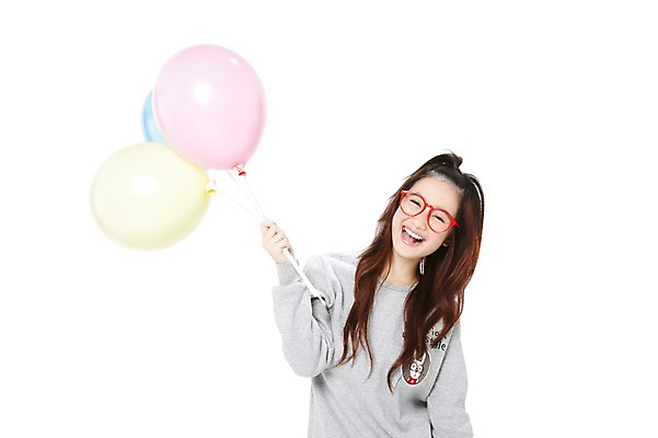 포토 JPG 스튜디오촬영 외국인 해외기획촬영 학생 라이프스타일 긴머리 2012년태국 여학생 여자 안경 청소년 놀이 여고생 고등학생 실내 한명 미소 웃음 들기 누끼 사람 동양인 상반신 앞모습 10대 캐주얼 십대라이프스타일 풍선 풍선놀이 여자만 여자한명만 십대만 십대여자만 십대여자한명만 안경낌 국내포토 1 헤어스타일 잡화 옷 뷰포인트 모션 표정 인종 내부 생활 파일형식