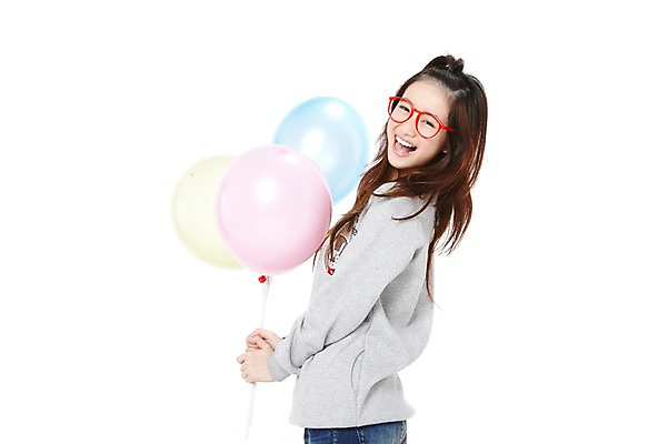 포토 JPG 스튜디오촬영 외국인 해외기획촬영 학생 라이프스타일 긴머리 2012년태국 여학생 여자 안경 청소년 놀이 여고생 고등학생 실내 한명 미소 웃음 들기 누끼 사람 동양인 상반신 옆모습 10대 캐주얼 십대라이프스타일 풍선 풍선놀이 여자만 여자한명만 십대만 십대여자만 십대여자한명만 안경낌 국내포토 1 헤어스타일 잡화 옷 뷰포인트 모션 표정 인종 내부 생활 파일형식