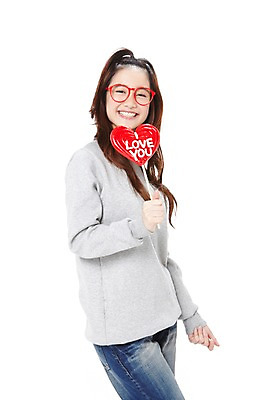 포토 JPG 스튜디오촬영 외국인 해외기획촬영 학생 라이프스타일 긴머리 2012년태국 여학생 여자 안경 포즈 청소년 여고생 고등학생 실내 막대사탕 사탕 한명 서기 미소 웃음 들기 누끼 사람 동양인 옆모습 10대 캐주얼 귀여움 십대라이프스타일 청바지 하트 여자만 여자한명만 십대만 십대여자만 십대여자한명만 안경낌 국내포토 모양 1 헤어스타일 잡화 옷 뷰포인트 컨셉 바지 모션 디저트 표정 인종 내부 생활 파일형식