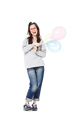 포토 JPG 스튜디오촬영 전신 외국인 해외기획촬영 학생 라이프스타일 긴머리 2012년태국 여학생 여자 안경 운동화 청소년 놀이 여고생 고등학생 실내 한명 서기 미소 웃음 들기 누끼 사람 동양인 앞모습 10대 캐주얼 십대라이프스타일 청바지 풍선 풍선놀이 여자만 여자한명만 십대만 십대여자만 십대여자한명만 안경낌 국내포토 1 헤어스타일 잡화 옷 뷰포인트 신발 바지 모션 표정 인종 내부 생활 파일형식