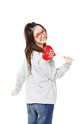 포토 JPG 스튜디오촬영 외국인 해외기획촬영 학생 라이프스타일 긴머리 2012년태국 여학생 여자 안경 포즈 청소년 여고생 고등학생 실내 막대사탕 사탕 한명 서기 미소 웃음 들기 누끼 사람 동양인 뒷모습 10대 캐주얼 귀여움 십대라이프스타일 청바지 하트 뒤돌아보기 여자만 여자한명만 십대만 십대여자만 십대여자한명만 안경낌 국내포토 모양 1 헤어스타일 잡화 옷 뷰포인트 컨셉 바지 모션 디저트 표정 인종 내부 생활 파일형식