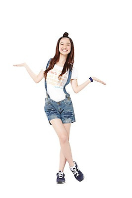 포토 JPG 스튜디오촬영 전신 외국인 해외기획촬영 학생 라이프스타일 긴머리 2012년태국 여학생 여자 포즈 운동화 반바지 청소년 여고생 고등학생 실내 한명 서기 미소 웃음 누끼 사람 동양인 앞모습 10대 캐주얼 귀여움 십대라이프스타일 멜빵바지 손목시계 여자만 여자한명만 십대만 십대여자만 십대여자한명만 국내포토 1 헤어스타일 옷 뷰포인트 시계 신발 컨셉 장신구 바지 모션 표정 인종 내부 생활 멜빵 파일형식