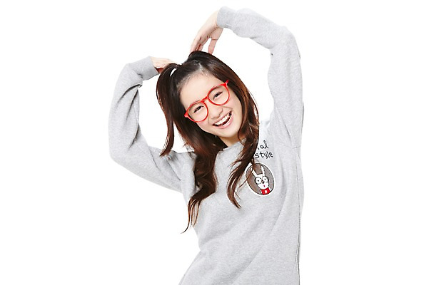 포토 JPG 스튜디오촬영 외국인 해외기획촬영 학생 라이프스타일 긴머리 2012년태국 여학생 여자 안경 포즈 모션 청소년 여고생 고등학생 실내 한명 미소 웃음 누끼 사람 동양인 손짓 상반신 앞모습 10대 캐주얼 귀여움 십대라이프스타일 하트 즐거움 여자만 여자한명만 십대만 십대여자만 십대여자한명만 안경낌 국내포토 모양 1 헤어스타일 잡화 옷 감정 뷰포인트 컨셉 표정 인종 내부 생활 파일형식