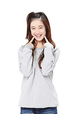 포토 JPG 스튜디오촬영 외국인 해외기획촬영 학생 라이프스타일 긴머리 2012년태국 여학생 여자 포즈 청소년 여고생 고등학생 실내 한명 서기 미소 웃음 누끼 사람 동양인 손짓 상반신 앞모습 10대 캐주얼 귀여움 십대라이프스타일 즐거움 여자만 여자한명만 십대만 십대여자만 십대여자한명만 국내포토 1 헤어스타일 옷 감정 뷰포인트 컨셉 모션 표정 인종 내부 생활 파일형식