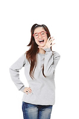 포토 JPG 스튜디오촬영 외국인 해외기획촬영 학생 라이프스타일 긴머리 2012년태국 여학생 여자 안경 허리손 포즈 청소년 여고생 고등학생 실내 한명 서기 미소 웃음 누끼 사람 동양인 손짓 앞모습 10대 캐주얼 귀여움 십대라이프스타일 외침 청바지 여자만 여자한명만 십대만 십대여자만 십대여자한명만 안경낌 국내포토 1 헤어스타일 잡화 옷 뷰포인트 컨셉 바지 모션 표정 인종 내부 생활 소리 파일형식