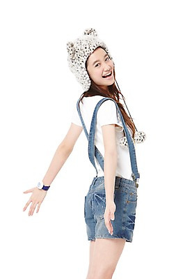 포토 JPG 스튜디오촬영 외국인 해외기획촬영 모자 학생 라이프스타일 긴머리 2012년태국 여학생 여자 포즈 반바지 청소년 여고생 고등학생 털모자 실내 한명 서기 미소 웃음 누끼 사람 동양인 옆모습 10대 캐주얼 귀여움 십대라이프스타일 멜빵바지 손목시계 여자만 여자한명만 십대만 십대여자만 십대여자한명만 국내포토 모자_잡화 1 헤어스타일 잡화 옷 뷰포인트 시계 컨셉 장신구 바지 모션 표정 인종 내부 생활 멜빵 파일형식