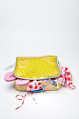 포토 JPG 스튜디오촬영 잡화 계절 수영복 여행 백그라운드 신발 가방 레저용품 휴가 슬리퍼 실내 사람없음 여름 여름휴가 바캉스 비키니 여행가방 장비 스노클링 상품 쪼리 물안경 오브젝트 여행용품 수영용품 잠수경 국내포토 옷 스포츠용품 레저 내부 수영 수상스포츠 샌들 파일형식 여름_계절