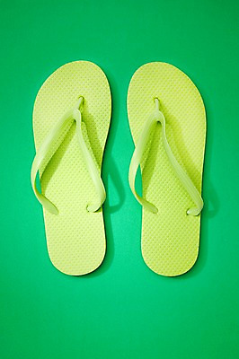 포토 JPG 스튜디오촬영 잡화 계절 컬러 여행 백그라운드 신발 휴가 슬리퍼 실내 사람없음 초록색 연두색 여름 여름휴가 바캉스 하이앵글 상품 샌들 쪼리 오브젝트 여행용품 한켤레 국내포토 1 뷰포인트 내부 파일형식 여름_계절