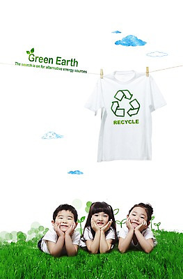 PSD 식물 구름 편집이미지 옷 여자 남자 어린이 엎드리기 캠페인 상의 티셔츠 하늘 집게 미소 웃음 사람 소녀 소년 잔디 초원 상반신 세명 자연보호 환경 그린캠페인 재활용 풀 보호 빨래 빨랫줄 심볼 환경보전 에코 친환경 순환 빨래집게 어린이만 그린슈머 이미지편집 자연요소 줄 컨셉 셔츠 가사 모션 자연 표정 사회이슈 파일형식