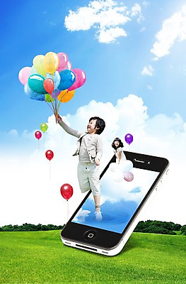 전신 PSD 나무 식물 구름 편집이미지 여자 남자 어린이 하늘 모바일 무선통신 서기 미소 웃음 사람 소녀 소년 잔디 초원 두명 스마트폰 핸드폰 통신기기 풀 전화기 스마트 풍선 소통 어린이만 이미지편집 자연요소 컨셉 통신 모션 표정 전자제품 스마트기기 기계 파일형식