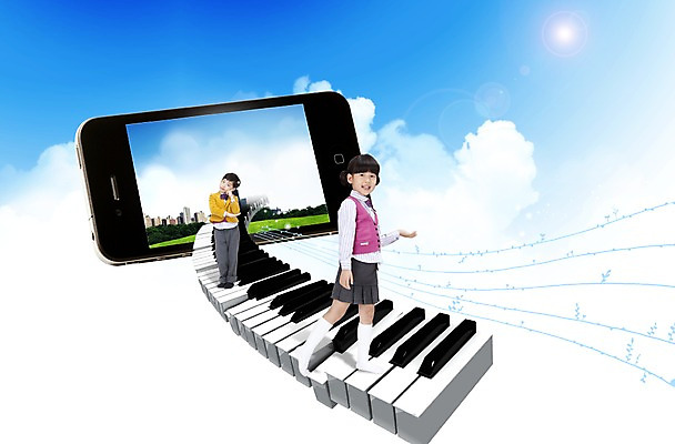 전신 PSD 식물 구름 편집이미지 여자 남자 어린이 악기 하늘 모바일 무선통신 서기 미소 웃음 사람 소녀 빌딩 소년 잔디 초원 두명 건물 스마트폰 핸드폰 통신기기 풀 피아노건반 건반 피아노 건반악기 전화기 스마트 소통 어린이만 이미지편집 자연요소 건축물 음악 컨셉 통신 모션 표정 전자제품 스마트기기 기계 파일형식