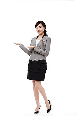 포토 JPG 스튜디오촬영 전신 직업 우먼라이프 라이프스타일 여자 포즈 비즈니스 모션 안내 실내 한명 서기 미소 웃음 누끼 사람 동양인 정장 손짓 20대 성인 비즈니스라이프 손들기 한국인 가리킴 직장인 비즈니스우먼 여자만 여자한명만 성인여자만 청년만 청년여자만 성인한명만 청년여자한명만 성인여자한명만 성인만 국내포토 1 옷 표정 인종 청년 내부 생활 파일형식