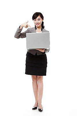 포토 JPG 스튜디오촬영 전신 직업 우먼라이프 라이프스타일 여자 포즈 비즈니스 모션 실내 한명 서기 미소 웃음 들기 누끼 사람 동양인 정장 손짓 20대 성인 앞모습 비즈니스라이프 노트북 컴퓨터 한국인 가리킴 웹서핑 업무 직장인 비즈니스우먼 작업실 여자만 여자한명만 성인여자만 청년만 청년여자만 성인한명만 청년여자한명만 성인여자한명만 성인만 국내포토 1 옷 뷰포인트 표정 인종 청년 내부 생활 전자제품 작업 파일형식