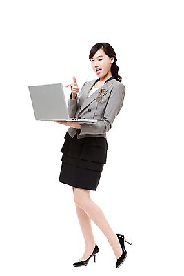 포토 JPG 스튜디오촬영 전신 직업 우먼라이프 라이프스타일 여자 포즈 비즈니스 모션 실내 윙크 한명 서기 누끼 사람 동양인 정장 손짓 20대 성인 비즈니스라이프 노트북 컴퓨터 한국인 가리킴 직장인 비즈니스우먼 다리들기 여자만 여자한명만 성인여자만 청년만 청년여자만 성인한명만 청년여자한명만 성인여자한명만 성인만 국내포토 1 옷 표정 인종 청년 내부 생활 전자제품 파일형식
