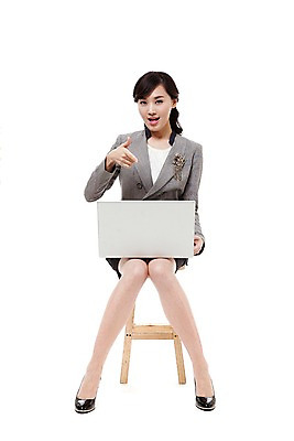 포토 JPG 스튜디오촬영 전신 직업 우먼라이프 라이프스타일 여자 포즈 의자 비즈니스 모션 실내 한명 들기 누끼 사람 앉기 동양인 정장 손짓 20대 성인 앞모습 비즈니스라이프 노트북 컴퓨터 한국인 가리킴 웹서핑 업무 직장인 비즈니스우먼 작업실 여자만 여자한명만 성인여자만 청년만 청년여자만 성인한명만 청년여자한명만 성인여자한명만 성인만 국내포토 1 옷 뷰포인트 가구 인종 청년 내부 생활 전자제품 작업 파일형식