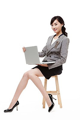 포토 JPG 스튜디오촬영 전신 직업 우먼라이프 라이프스타일 여자 포즈 의자 비즈니스 모션 실내 한명 미소 웃음 들기 누끼 사람 앉기 동양인 정장 20대 성인 비즈니스라이프 노트북 컴퓨터 한국인 웹서핑 업무 직장인 비즈니스우먼 작업실 여자만 여자한명만 성인여자만 청년만 청년여자만 성인한명만 청년여자한명만 성인여자한명만 성인만 국내포토 1 옷 가구 표정 인종 청년 내부 생활 전자제품 작업 파일형식