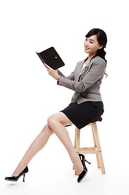 포토 JPG 스튜디오촬영 전신 직업 우먼라이프 라이프스타일 응시 시선 여자 포즈 의자 비즈니스 모션 실내 한명 미소 웃음 들기 누끼 사람 앉기 동양인 정장 20대 성인 옆모습 비즈니스라이프 다이어리 한국인 기록 메모지 직장인 비즈니스우먼 스케쥴러 여자만 여자한명만 성인여자만 청년만 청년여자만 성인한명만 청년여자한명만 성인여자한명만 성인만 국내포토 1 옷 뷰포인트 가구 표정 인종 청년 내부 생활 사무용품 파일형식