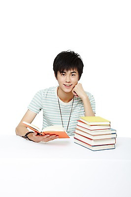 포토 JPG 스튜디오촬영 외국인 해외기획촬영 학생 라이프스타일 교육 남자 대학생 2011년중국 대학생라이프 실내 한명 미소 웃음 들기 누끼 사람 앉기 동양인 상반신 20대 성인 라이프 앞모습 책 캐주얼 중국인 펼침 남자만 남자한명만 성인남자만 청년만 청년남자만 청년남자한명만 성인한명만 성인남자한명만 성인만 국내포토 1 옷 뷰포인트 모션 표정 인종 청년 내부 생활 파일형식